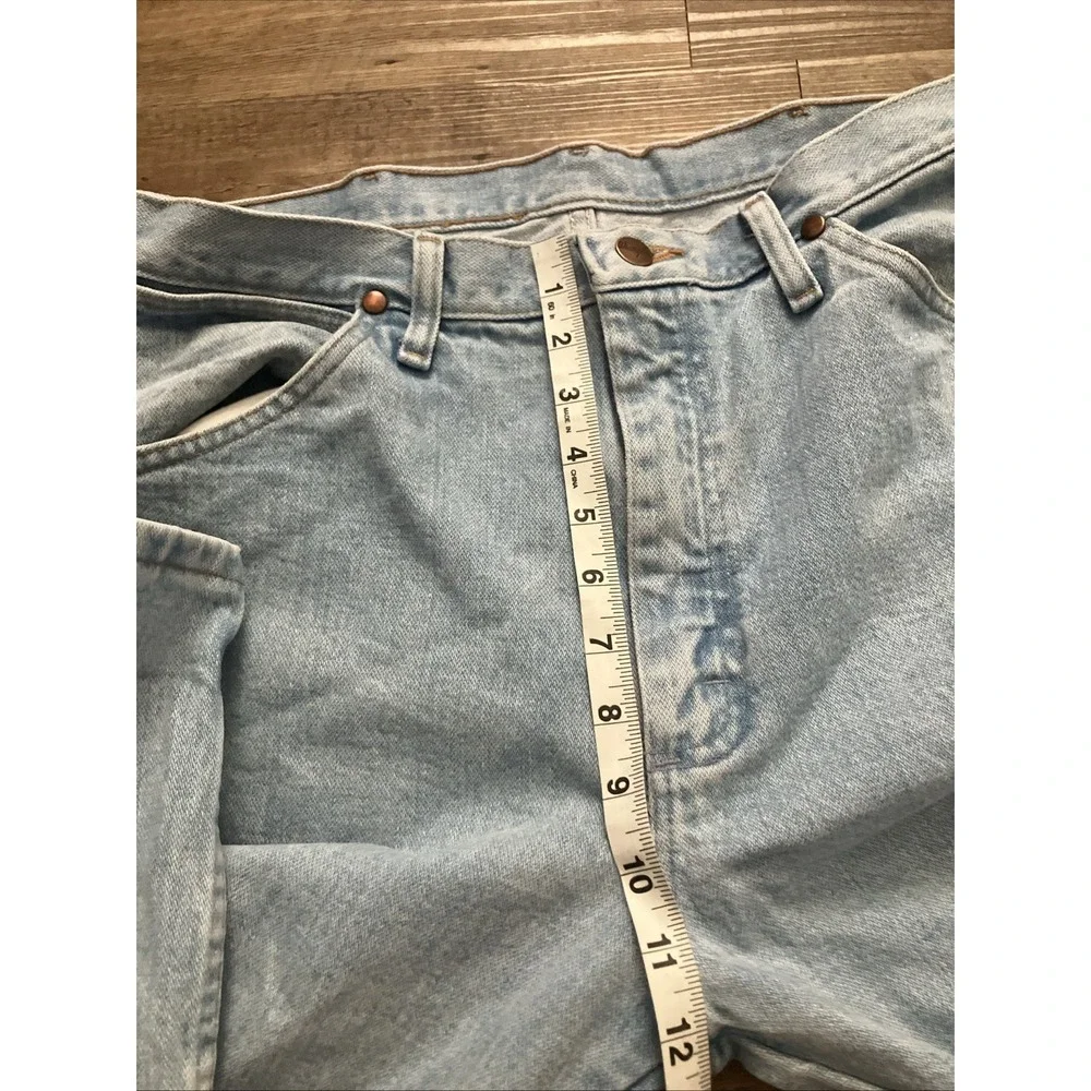 Wrangler Jeans Mens Size 34x34 Light Wash Blue Relaxed Fit Straight Leg Denim